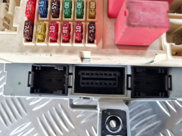Drošinātāju bloks priekš FIAT STILO 2003