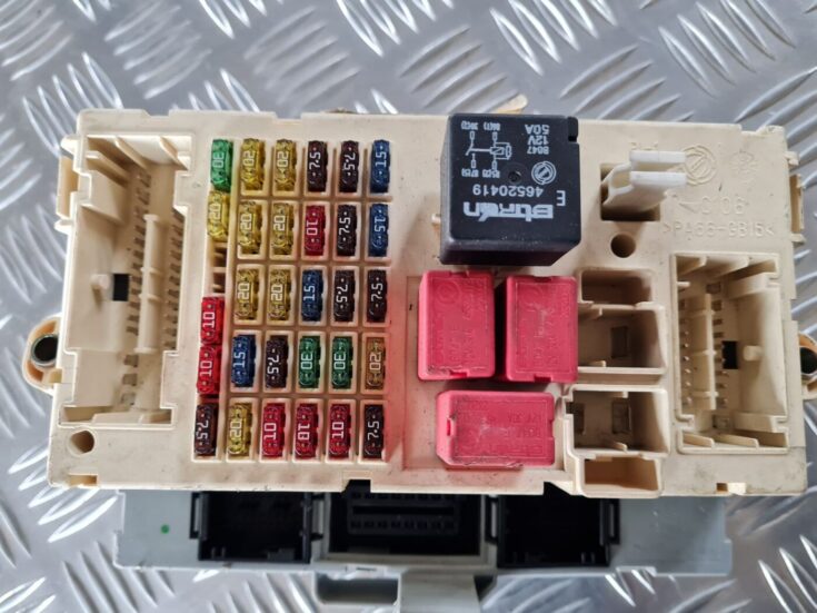 Drošinātāju bloks priekš FIAT STILO 2003