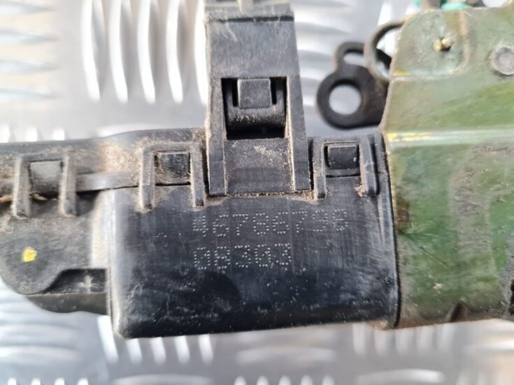 Priekšējo kreiso durvju slēdzene priekš FIAT STILO 2003