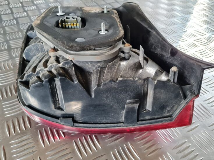 Aizmugurējais labais lukturis priekš FIAT STILO 2003