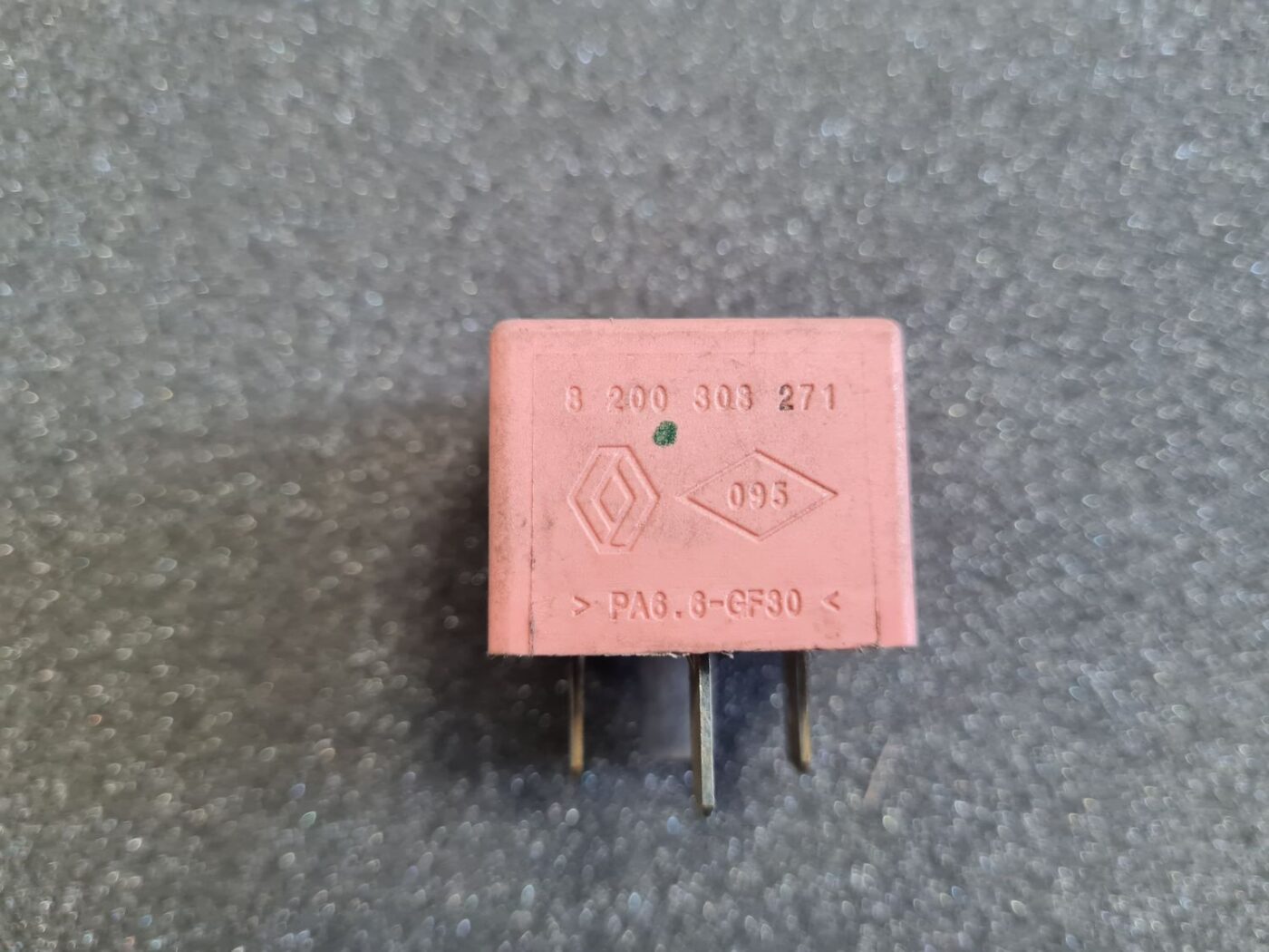 Drošinātāju releja priekš RENAULT 1 Drošinātāju releja priekš RENAULT