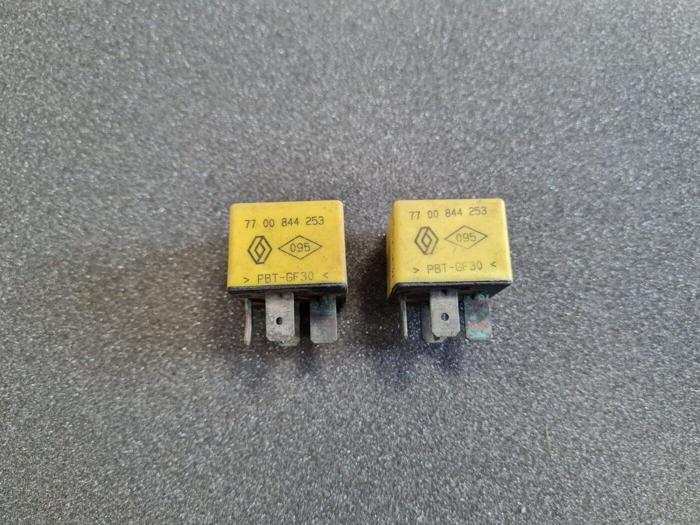 Drošinātāju releja priekš RENAULT 1 Drošinātāju releja priekš RENAULT