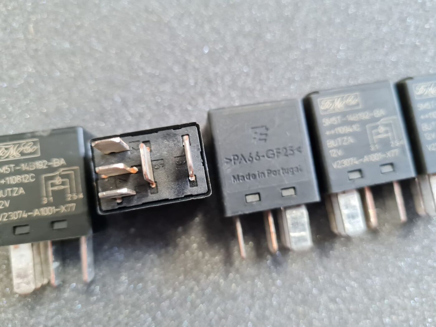 Drošinātāju releja priekš FORD 2 Drošinātāju releja priekš FORD