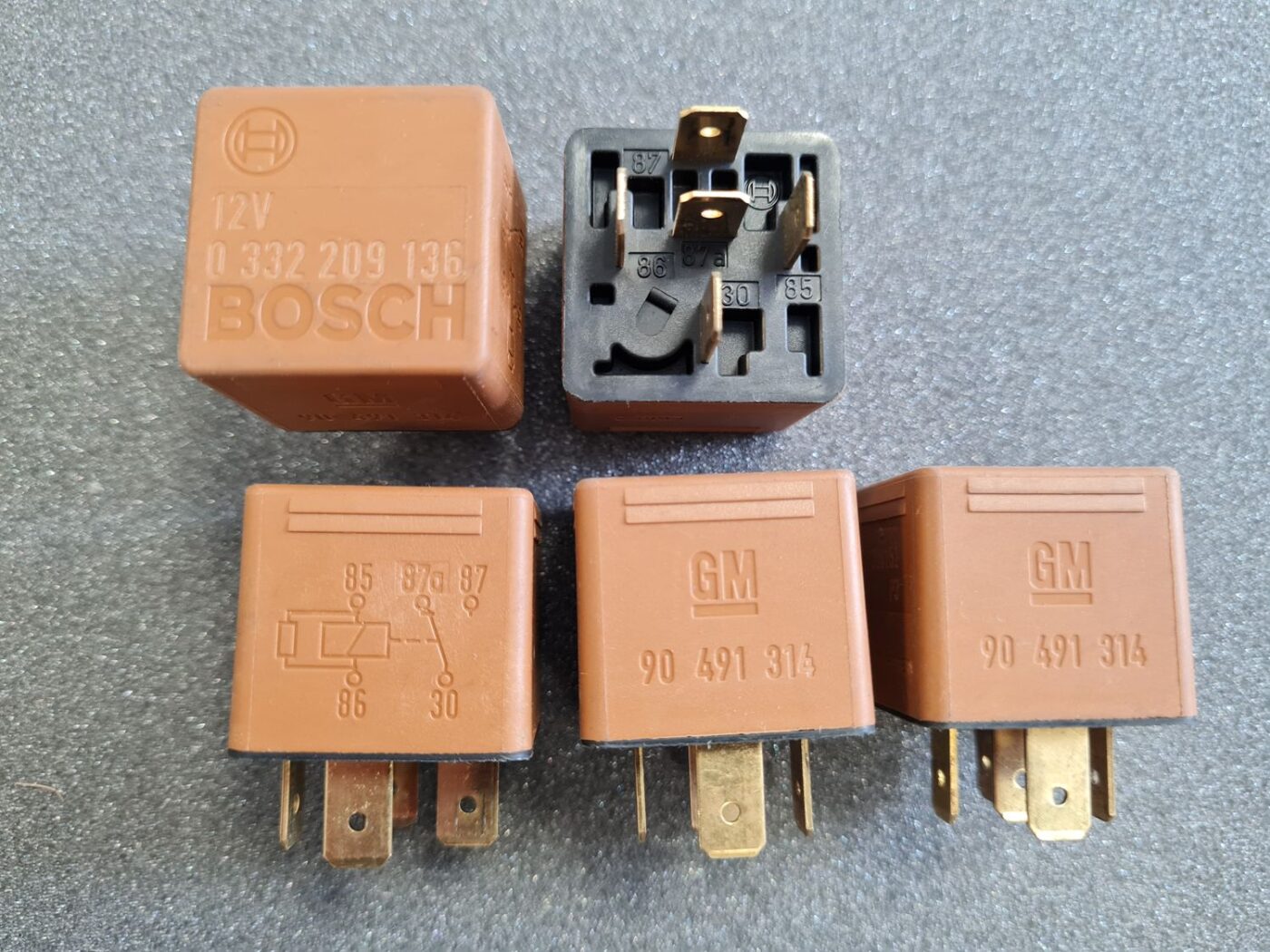 Drošinātāju releja priekš OPEL 2 Drošinātāju releja priekš OPEL