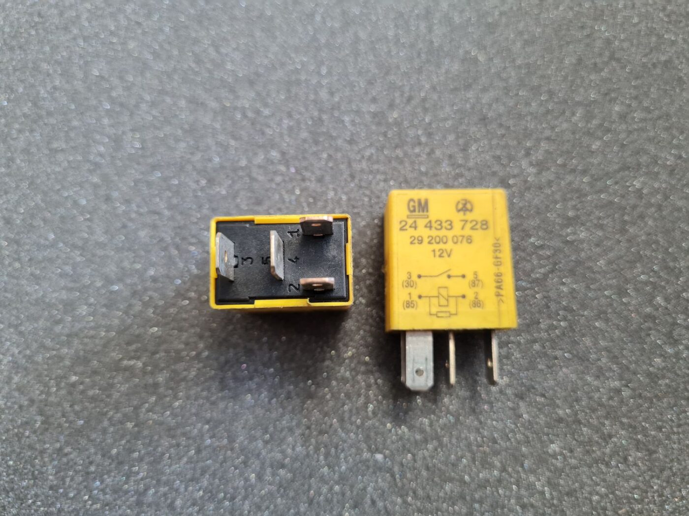 Drošinātāju releja priekš OPEL 2 Drošinātāju releja priekš OPEL