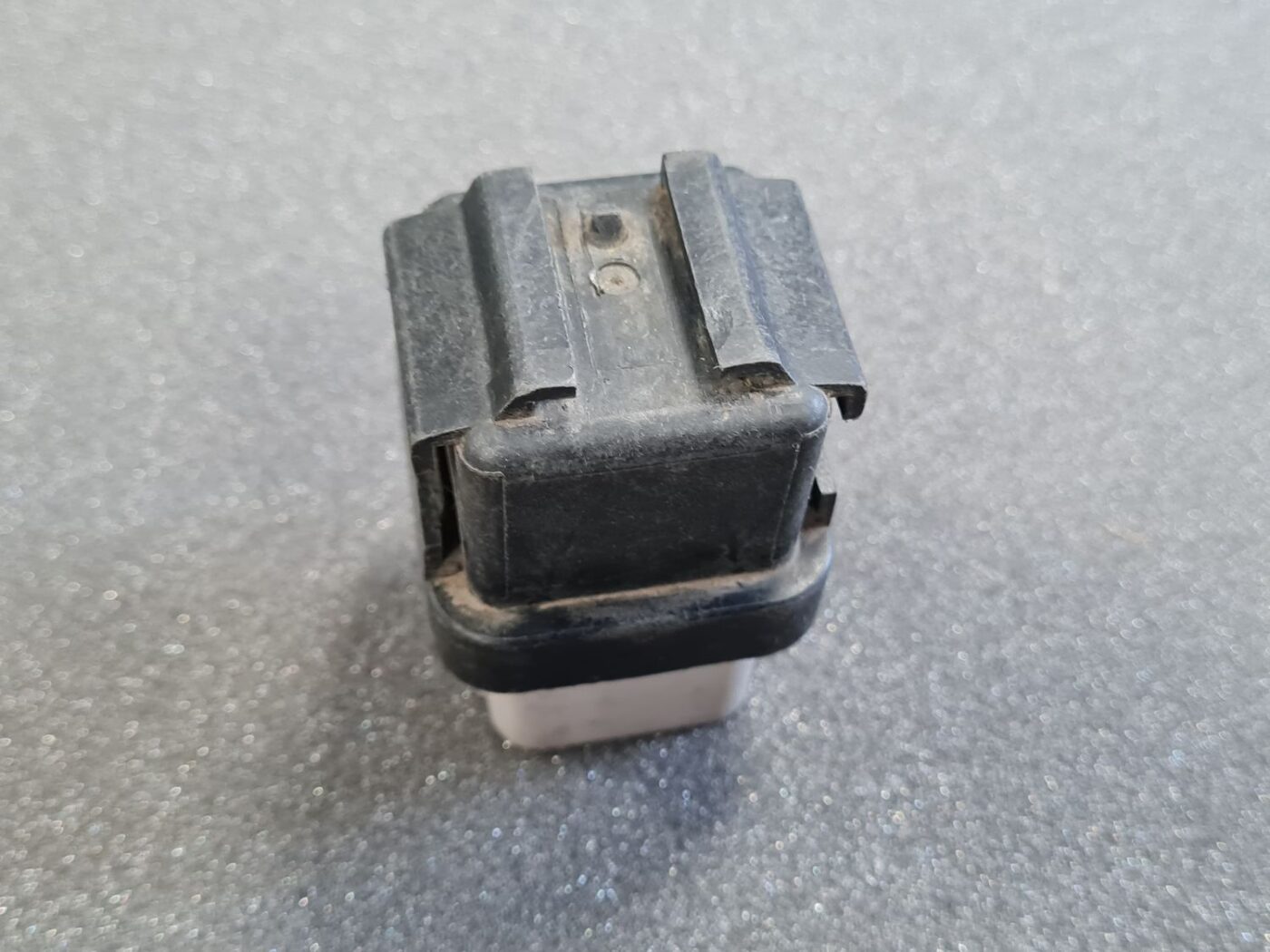 Drošinātāju releja priekš TOYOTA 3 Drošinātāju releja priekš TOYOTA