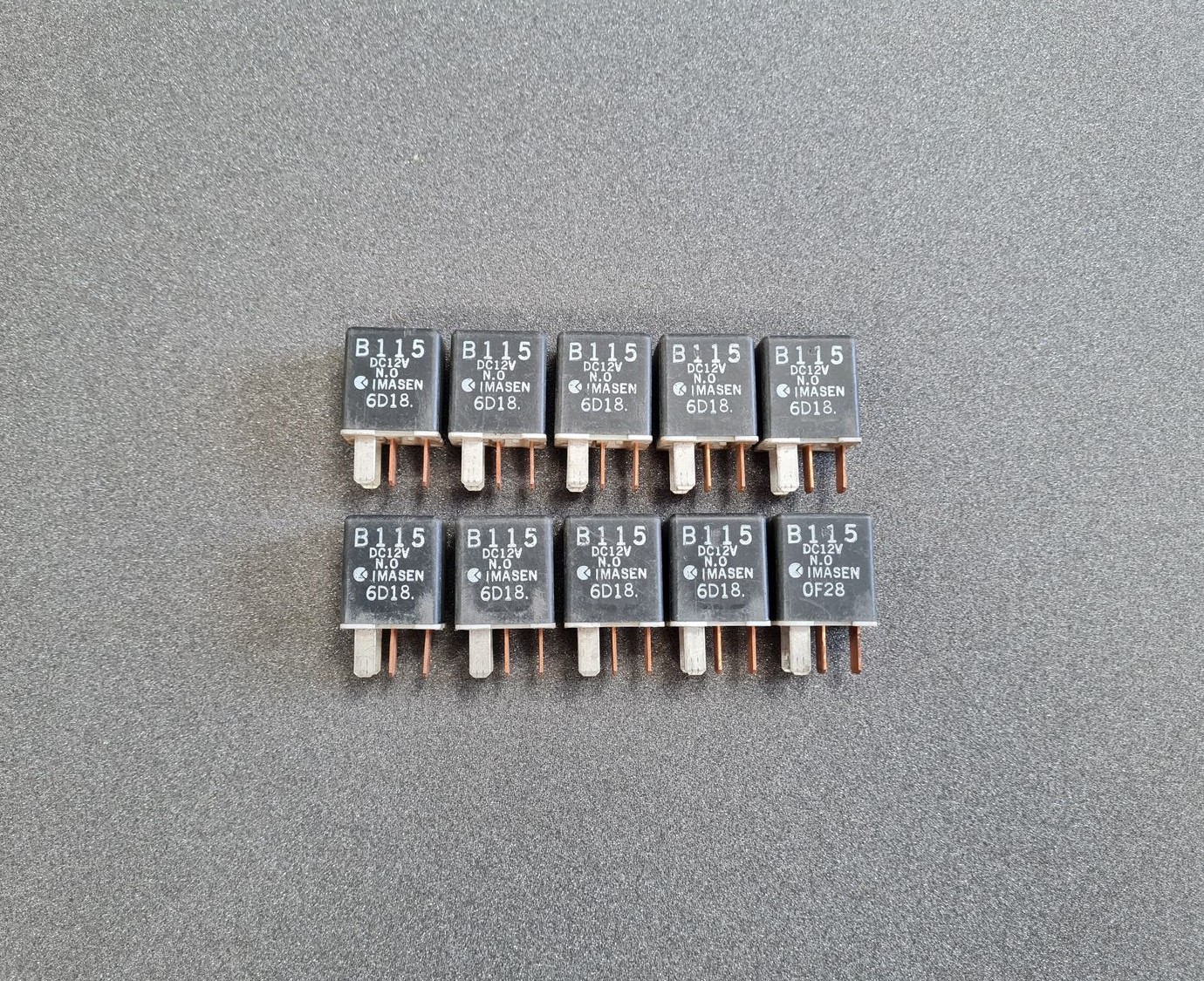 Drošinātāju releja priekš MAZDA 1 Drošinātāju releja priekš MAZDA