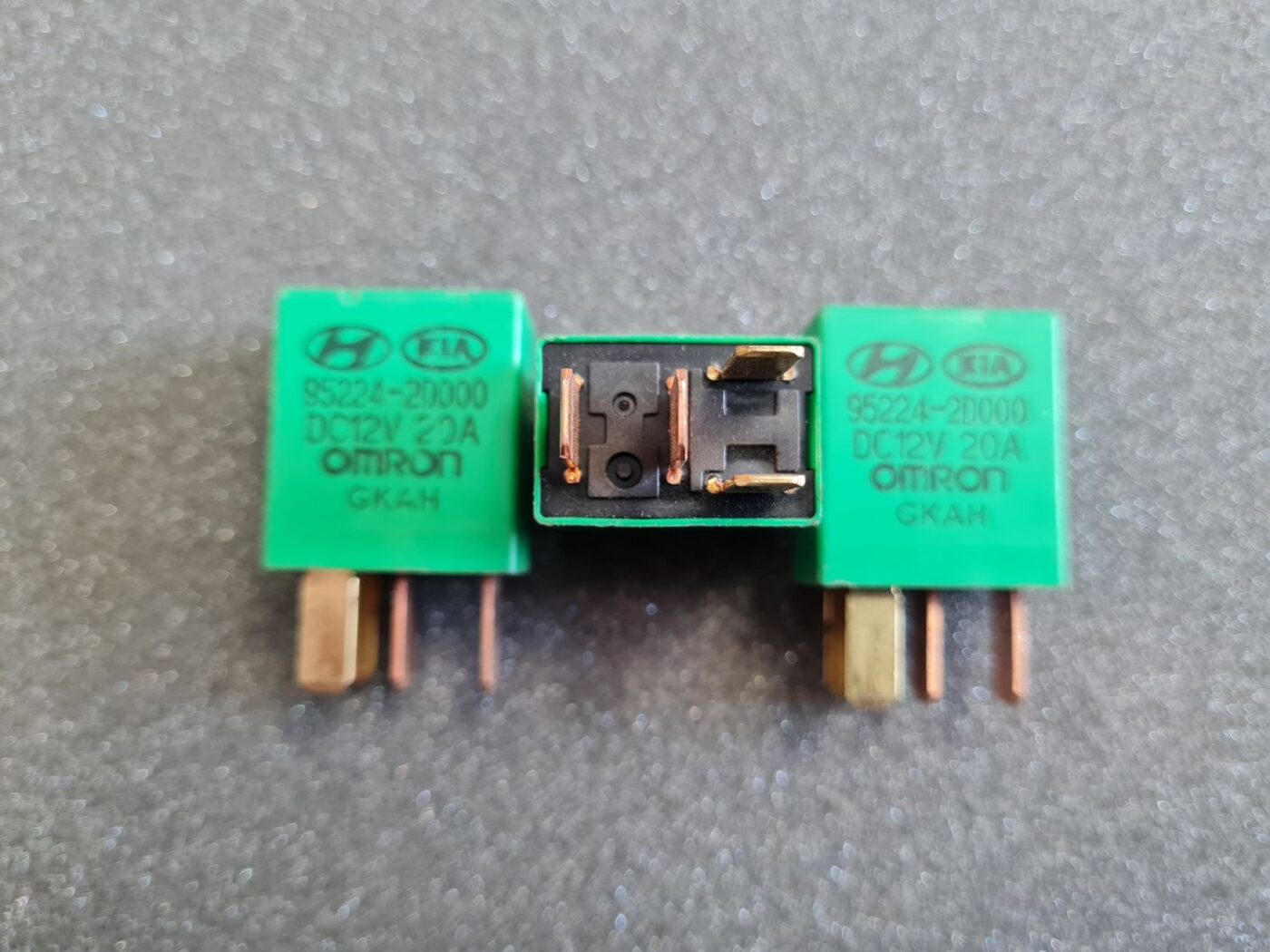 Drošinātāju releja priekš Hyundai, KIA 2 Drošinātāju releja priekš Hyundai, KIA