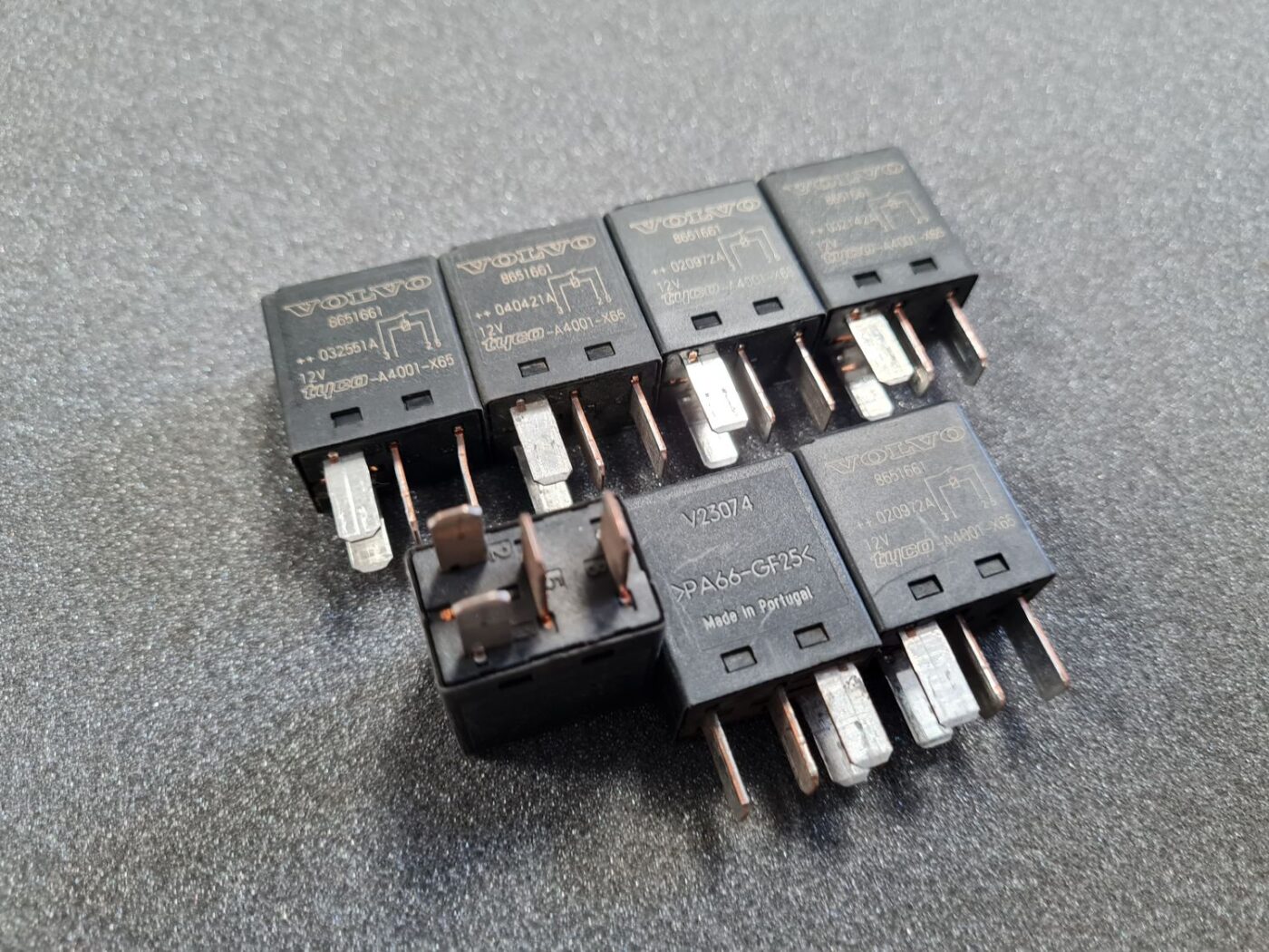 Drošinātāju releja priekš VOLVO 3 Drošinātāju releja priekš VOLVO