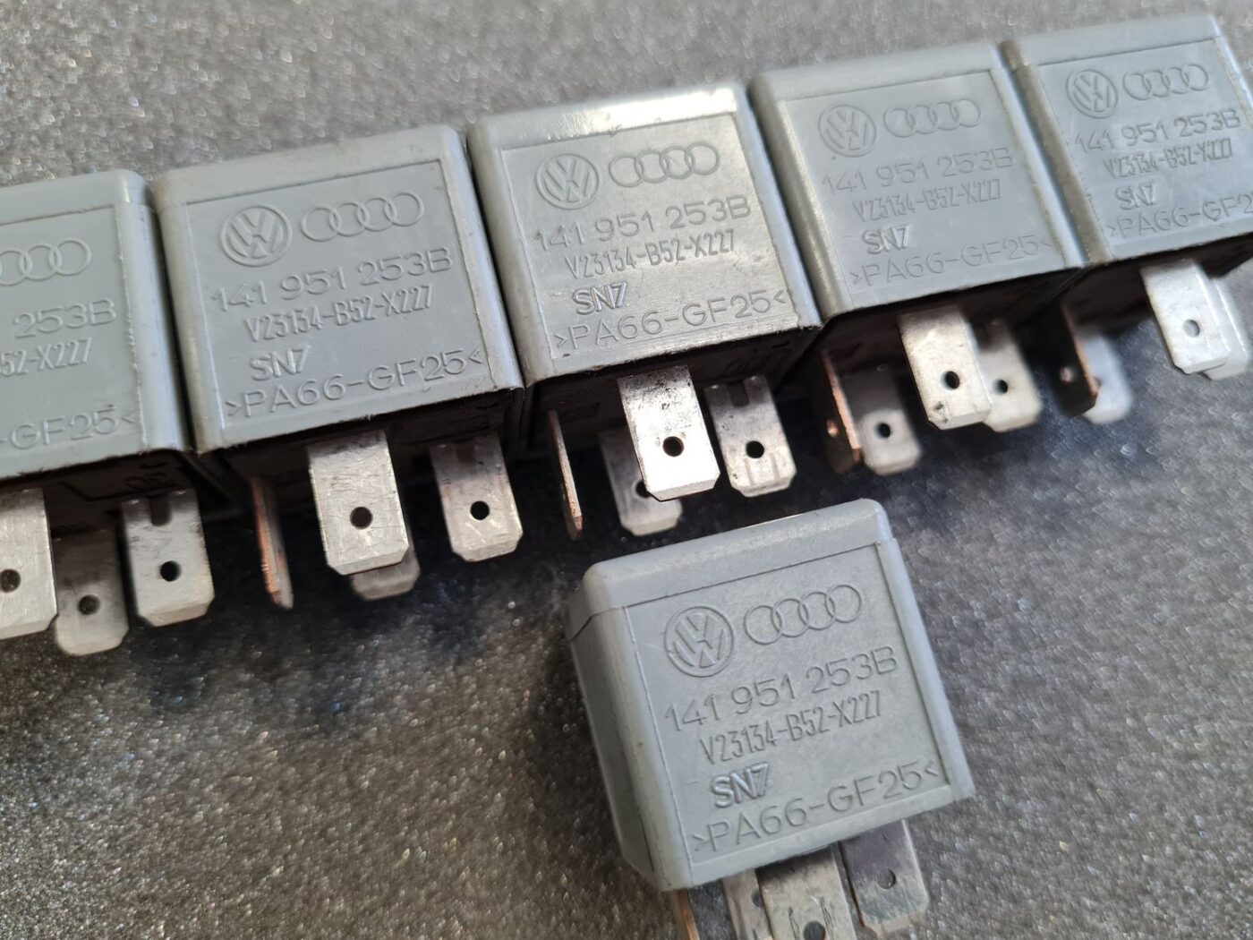 Drošinātāju releja priekš AUDI 2 Drošinātāju releja priekš AUDI