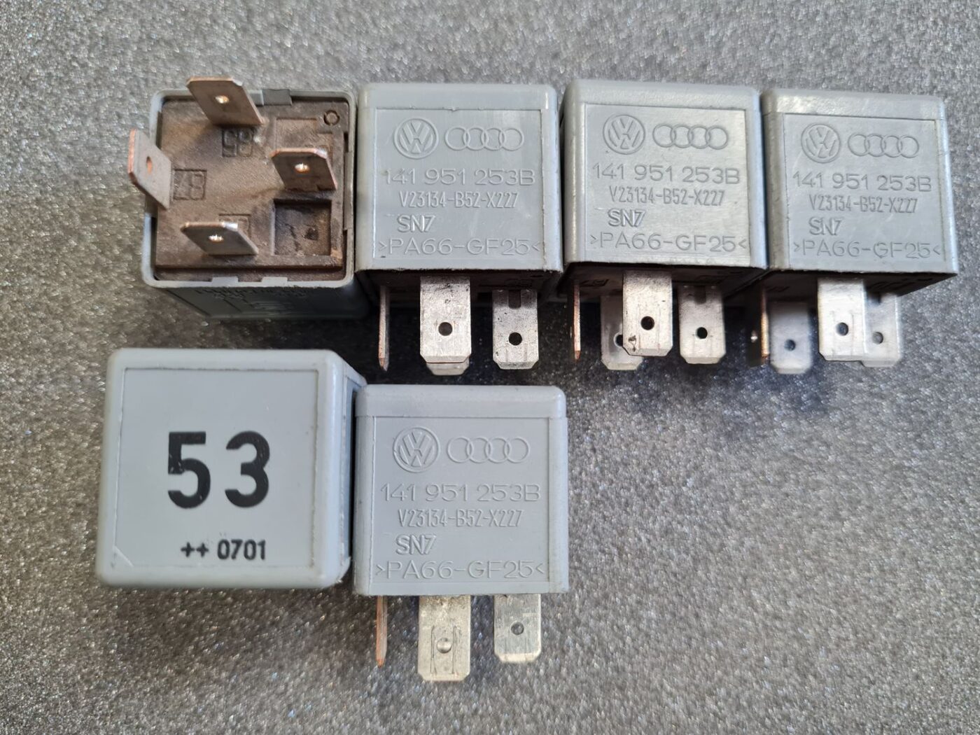 Drošinātāju releja priekš AUDI 3 Drošinātāju releja priekš AUDI