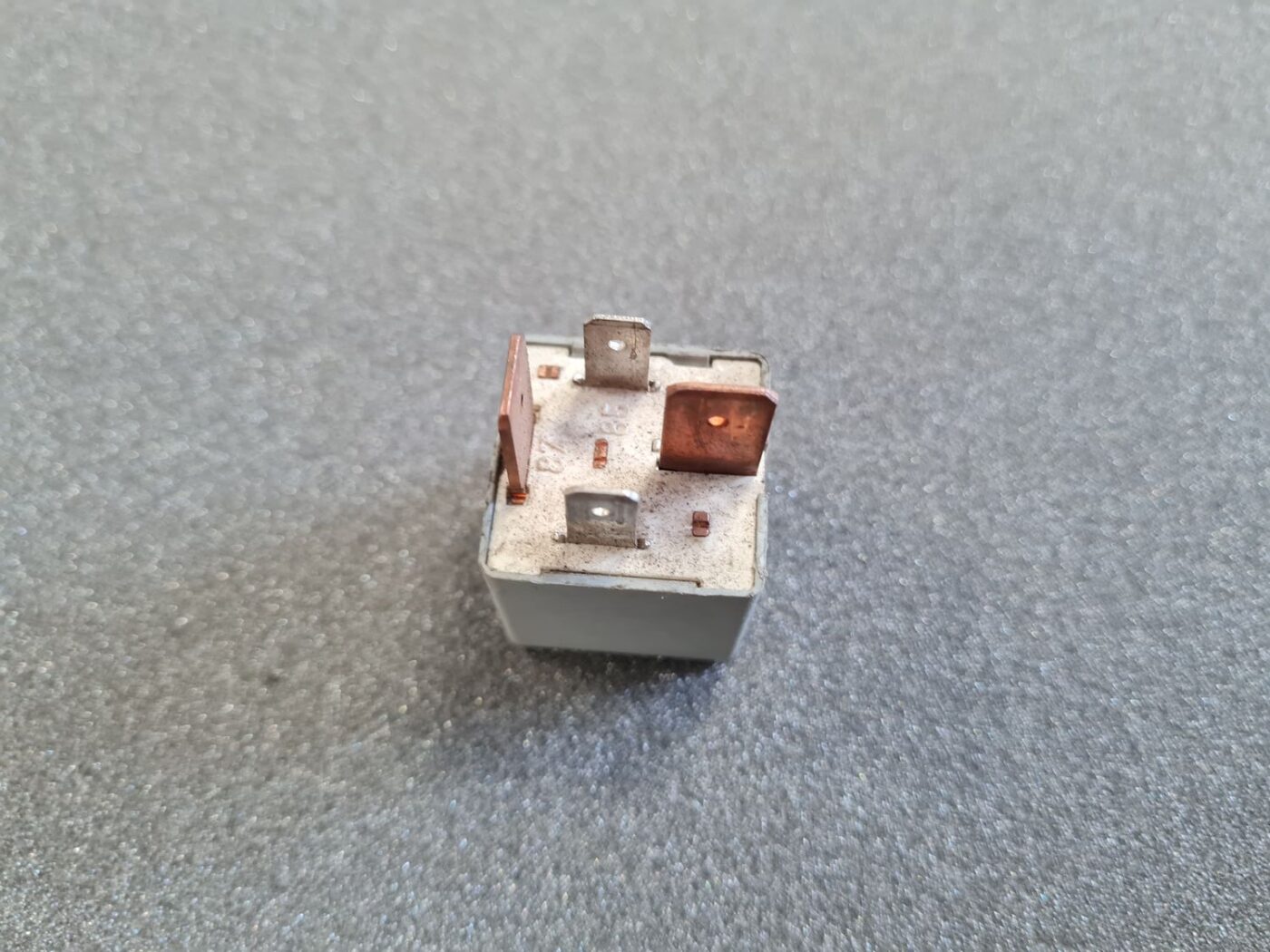 Drošinātāju releja priekš AUDI, VW 3 Drošinātāju releja priekš AUDI, VW