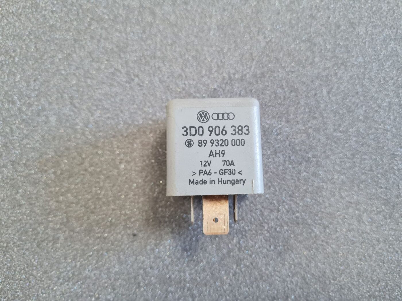 Drošinātāju releja priekš VW 1 Drošinātāju releja priekš VW