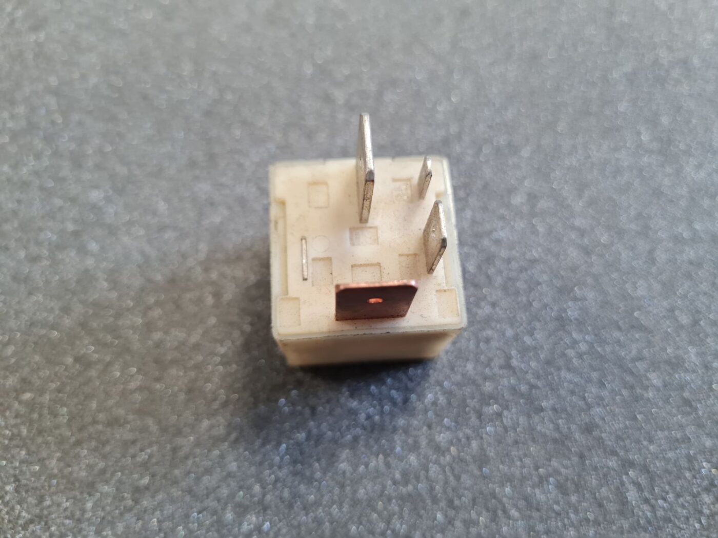 Drošinātāju releja priekš AUDI 2 Drošinātāju releja priekš AUDI