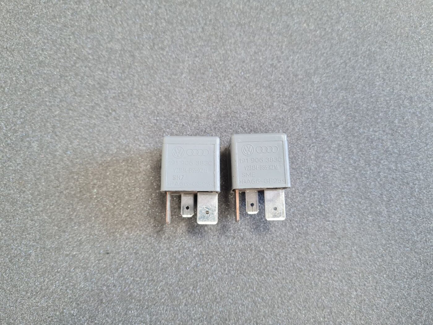 Drošinātāju releja priekš AUDI 1 Drošinātāju releja priekš AUDI