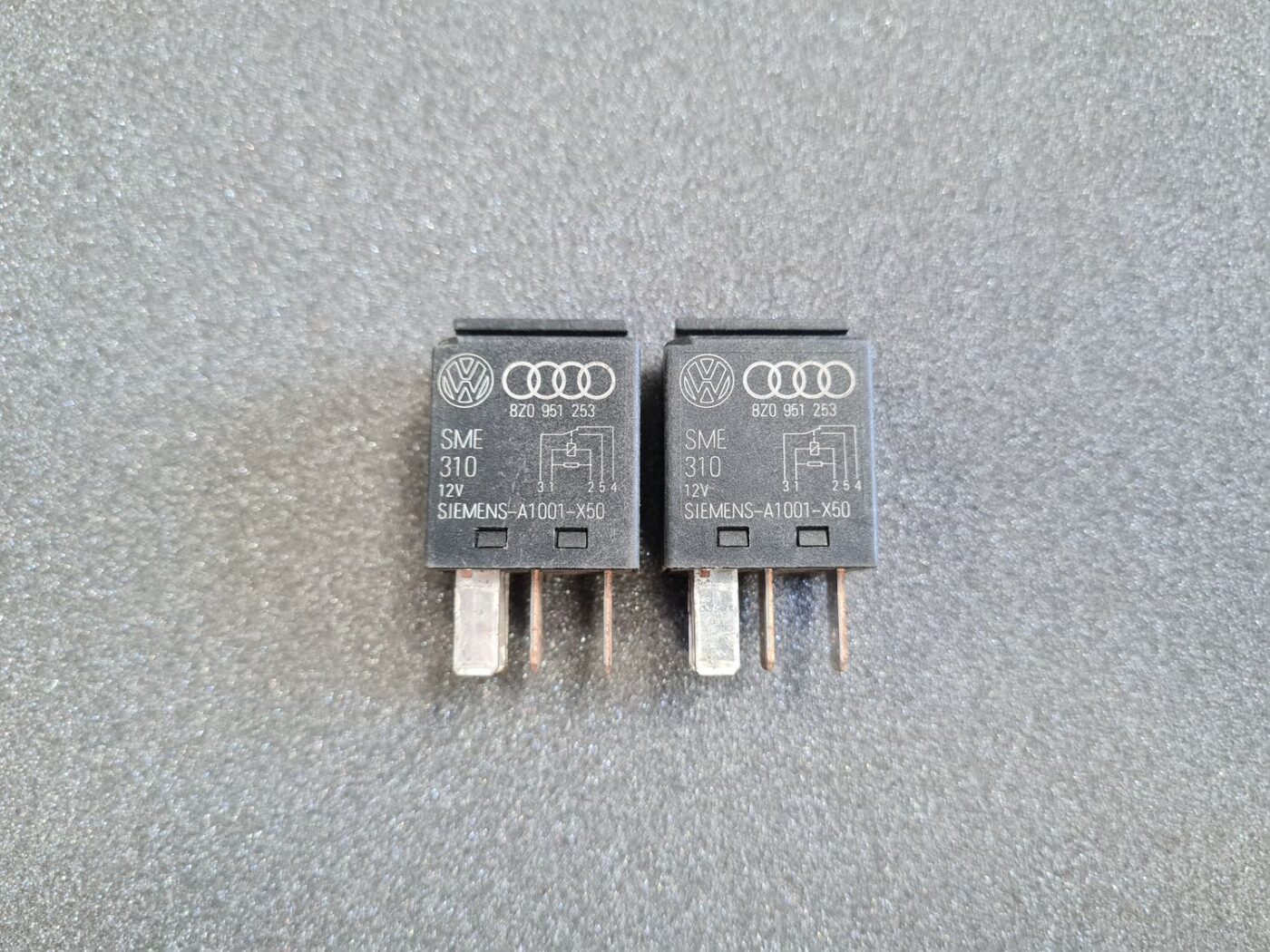 Drošinātāju releja priekš AUDI 1 Drošinātāju releja priekš AUDI