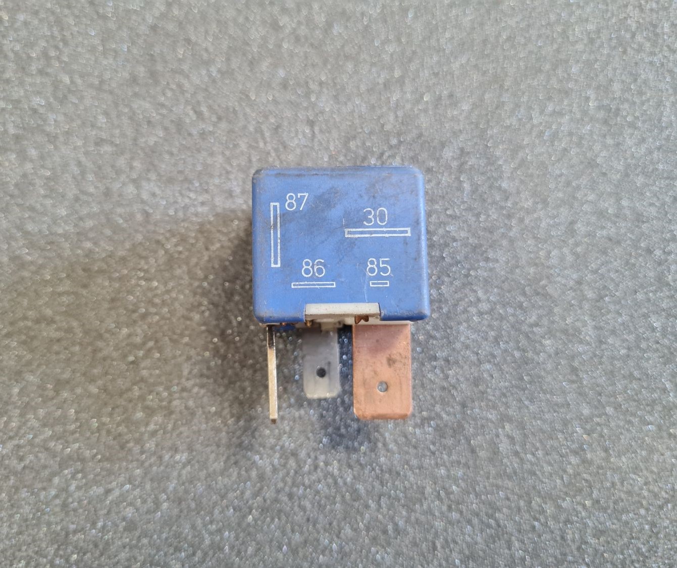 Drošinātāju releja priekš VW 4 Drošinātāju releja priekš VW