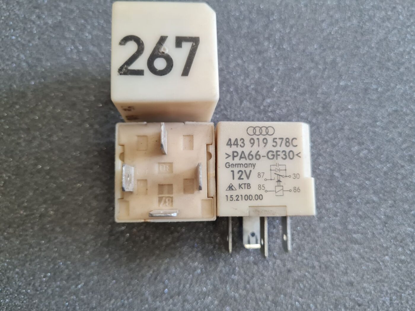 Drošinātāju releja priekš AUDI 2 Drošinātāju releja priekš AUDI