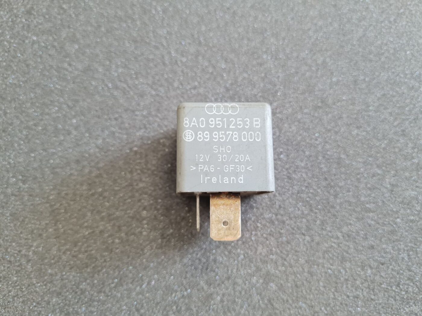 Drošinātāju releja priekš AUDI 1 Drošinātāju releja priekš AUDI