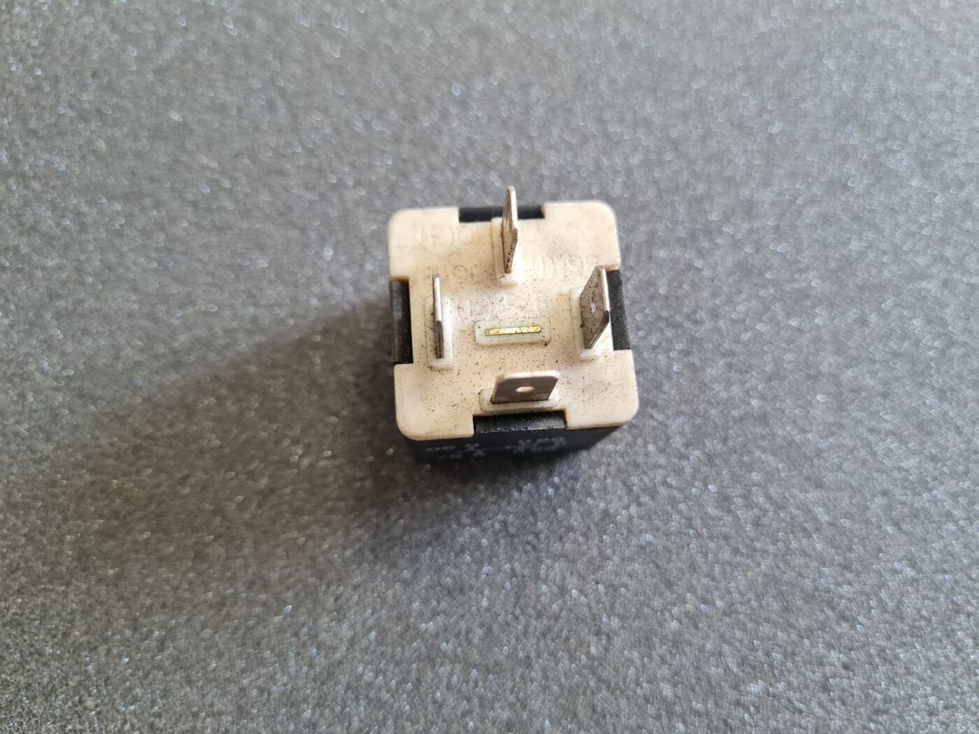 Drošinātāju releja priekš AUDI 2 Drošinātāju releja priekš AUDI