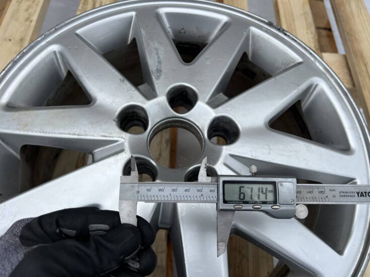 Lietais disks - vieglmetāla priekš VOLVO C30 2008 BLACK