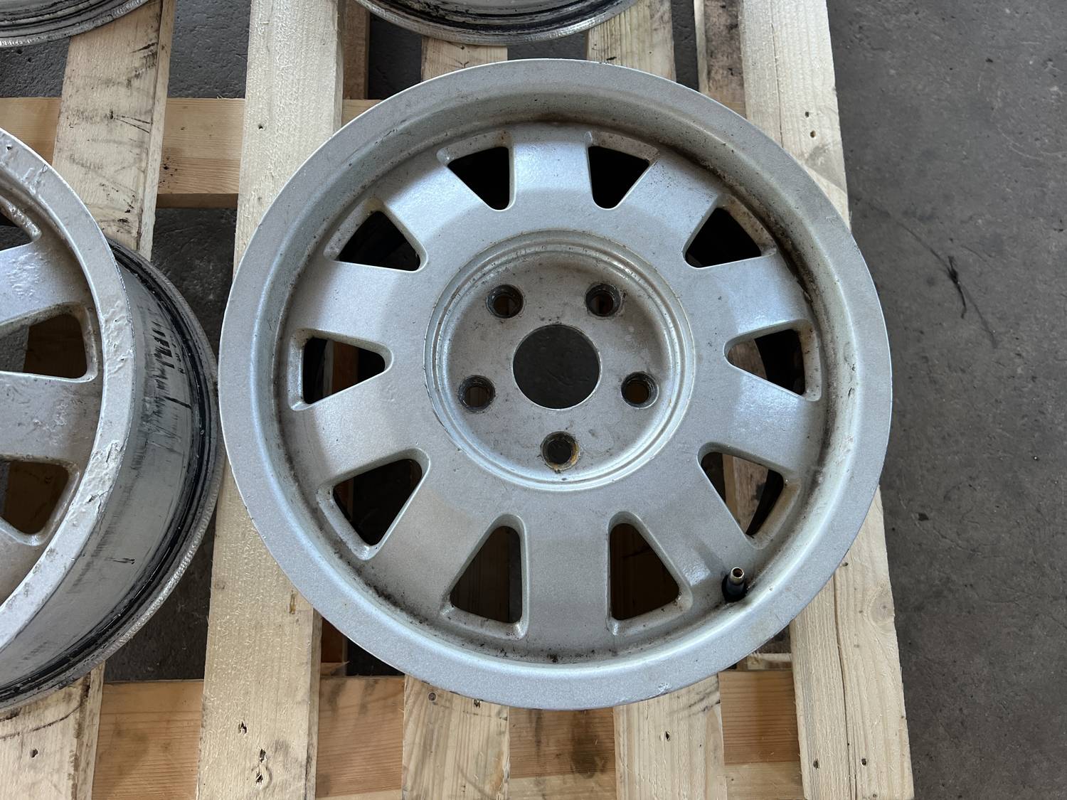 Lietie diski - vieglmetāla (kpl) priekš AUDI A4 1996 11 Lietie diski - vieglmetāla (kpl) priekš AUDI A4 1996