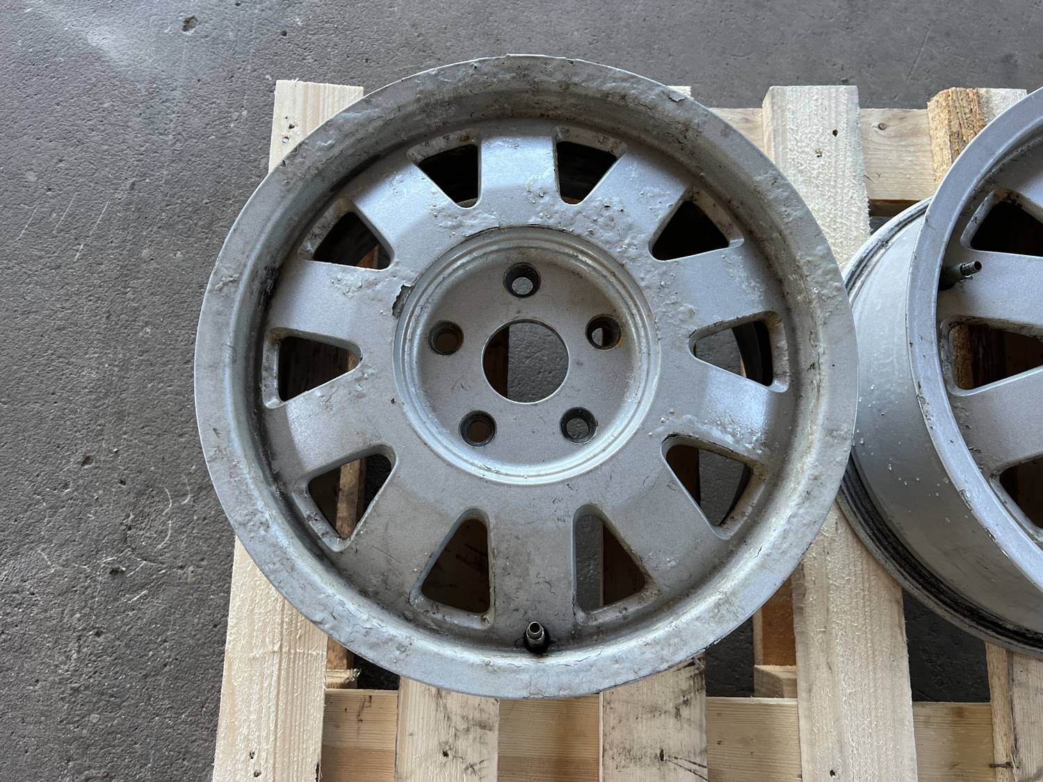 Lietie diski - vieglmetāla (kpl) priekš AUDI A4 1996 10 Lietie diski - vieglmetāla (kpl) priekš AUDI A4 1996