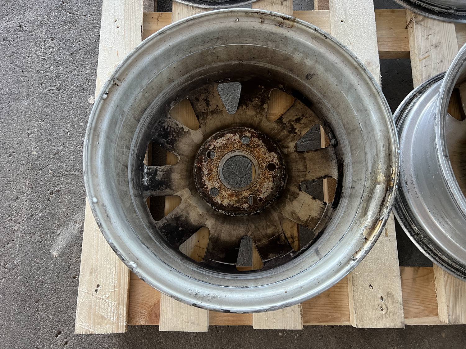 Lietie diski - vieglmetāla (kpl) priekš AUDI A4 1996 6 Lietie diski - vieglmetāla (kpl) priekš AUDI A4 1996