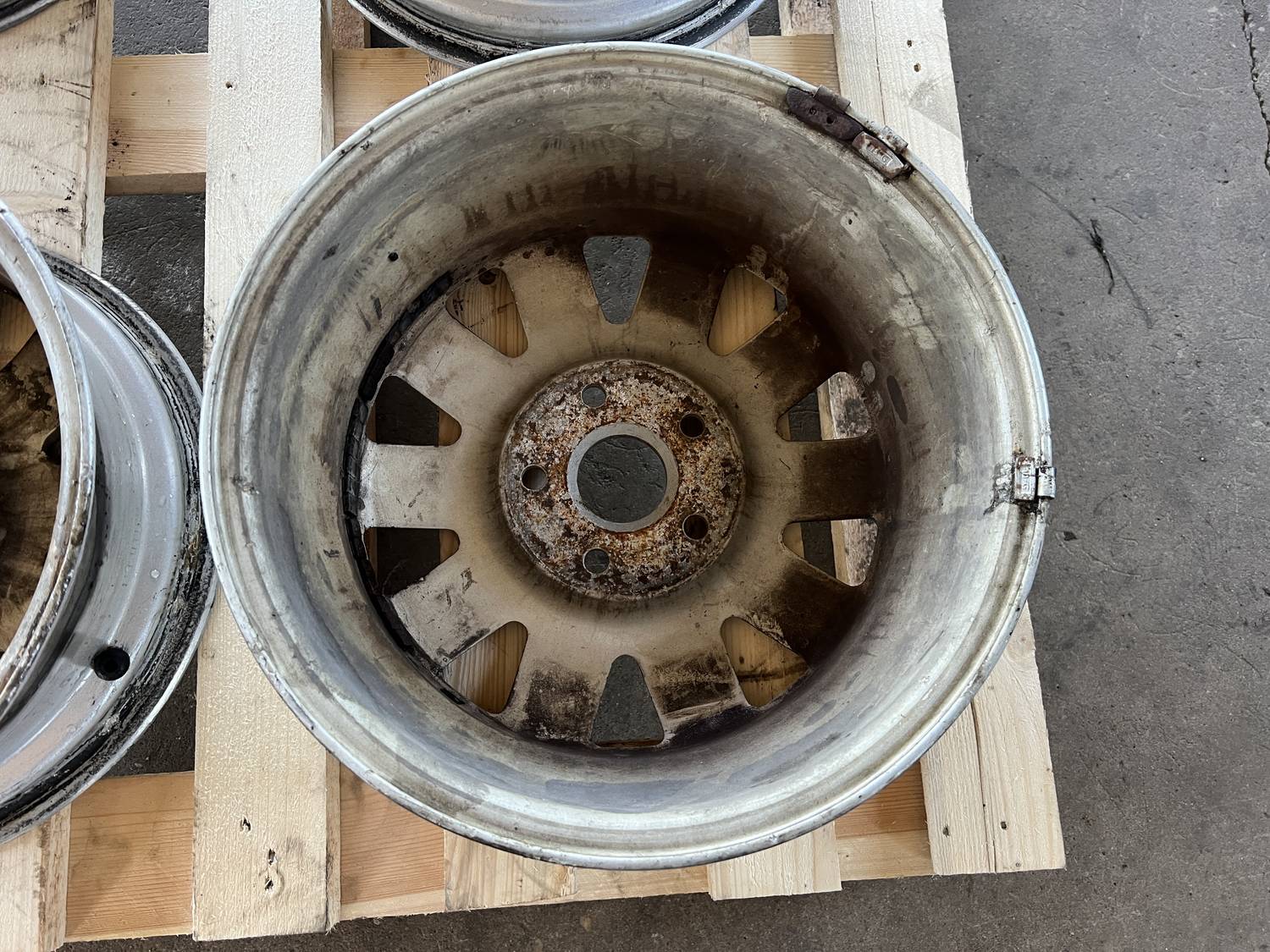 Lietie diski - vieglmetāla (kpl) priekš AUDI A4 1996 5 Lietie diski - vieglmetāla (kpl) priekš AUDI A4 1996