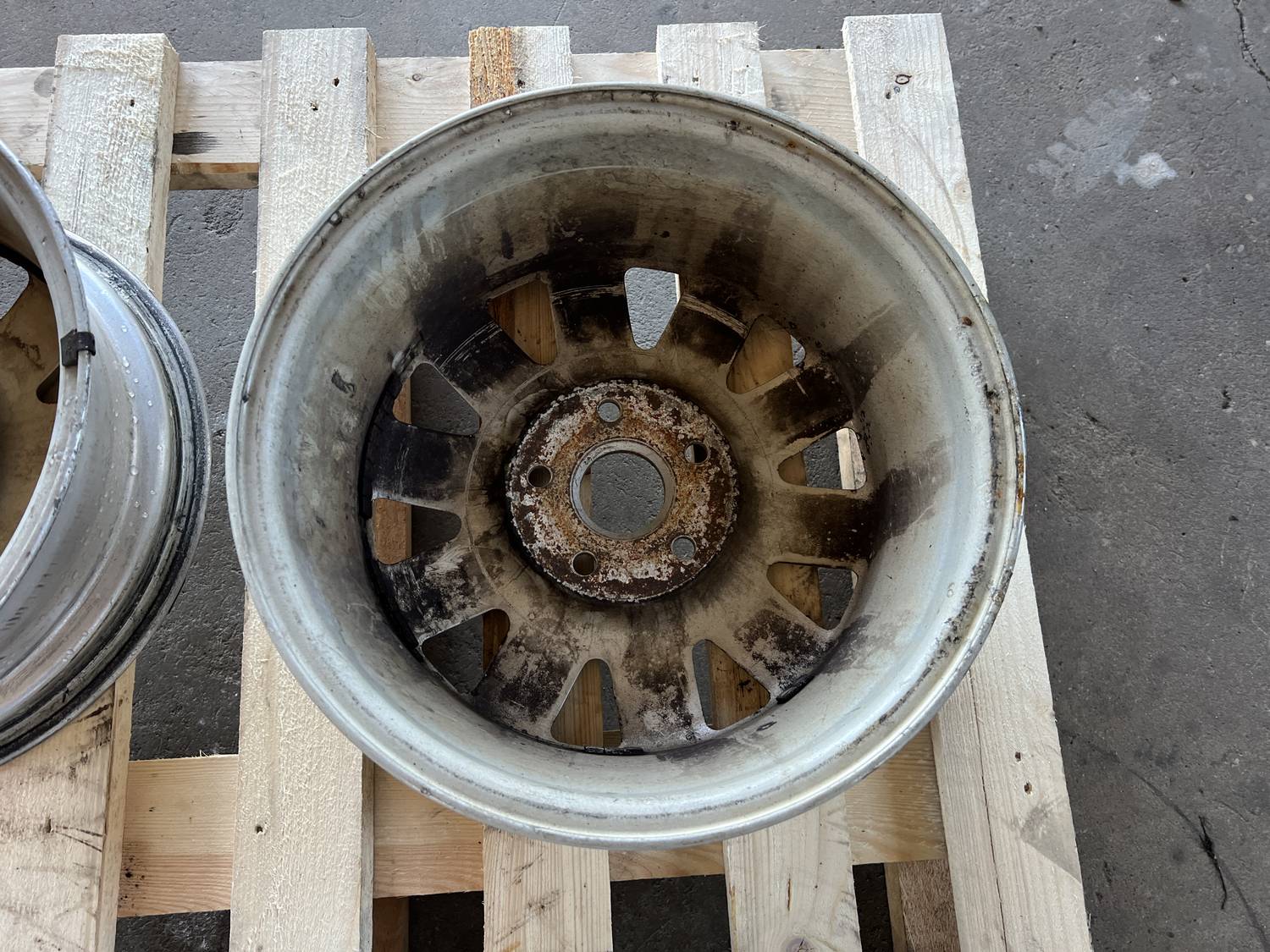 Lietie diski - vieglmetāla (kpl) priekš AUDI A4 1996 3 Lietie diski - vieglmetāla (kpl) priekš AUDI A4 1996