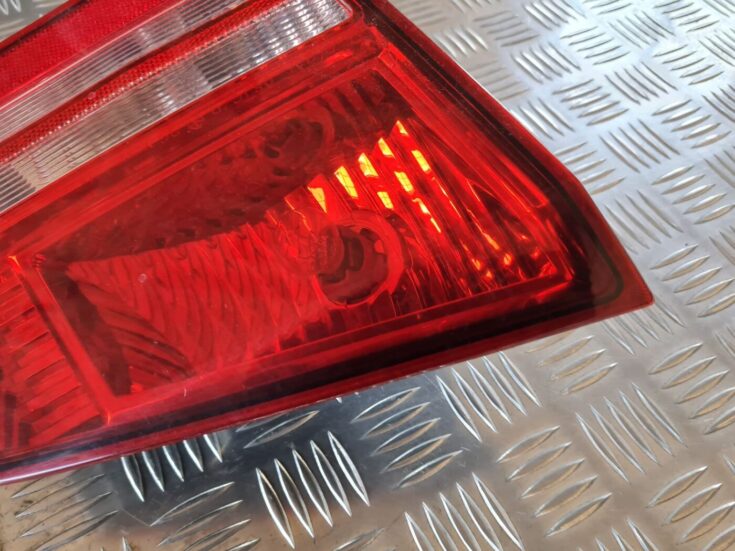 Bagāžnieka vāka kreisais lukturis priekš DODGE JOURNEY 2010