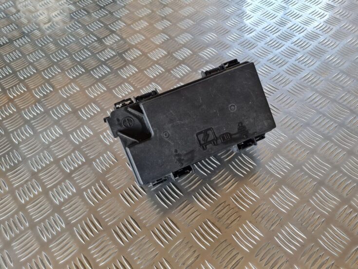 Drošinātāju bloks priekš DODGE JOURNEY 2010