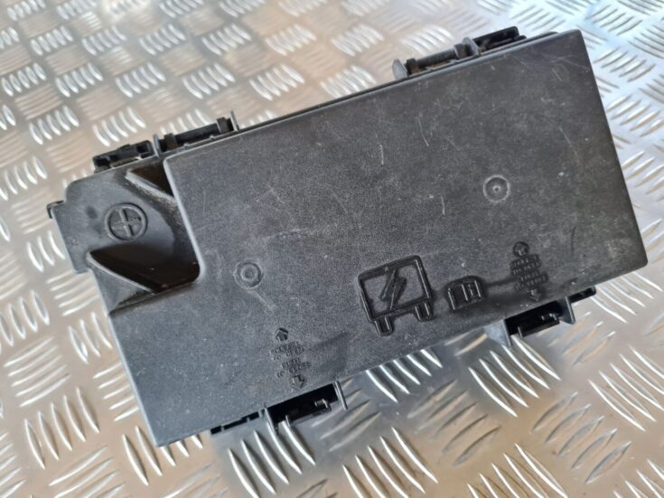 Drošinātāju bloks priekš DODGE JOURNEY 2010