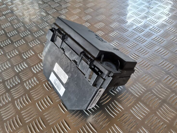 Drošinātāju bloks priekš DODGE JOURNEY 2010