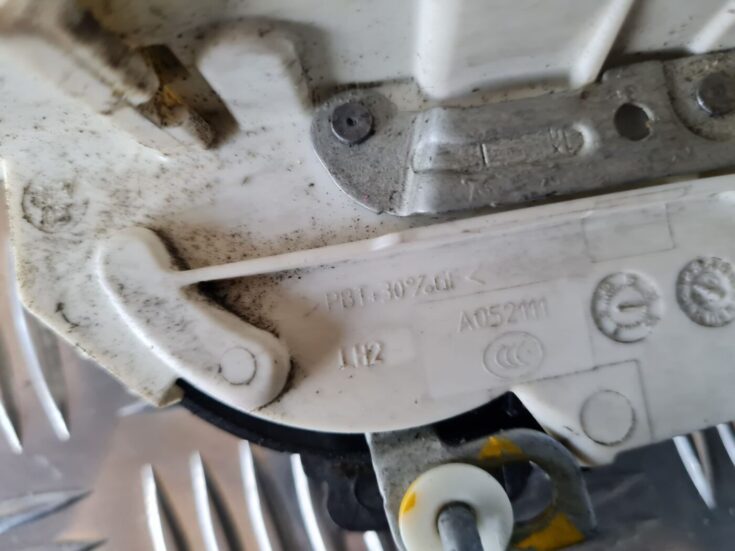 Aizmugurējo kreiso durvju slēdzene priekš DODGE JOURNEY 2010