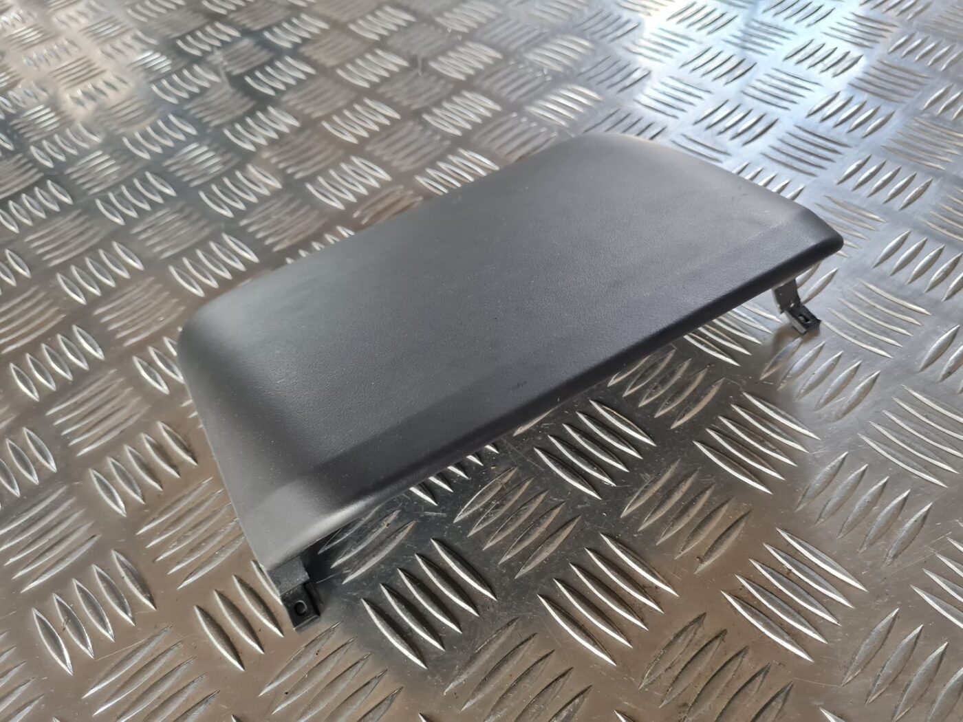 Displeja apdare (uz paneļa) priekš DODGE JOURNEY 2010 2 Displeja apdare (uz paneļa) priekš DODGE JOURNEY 2010