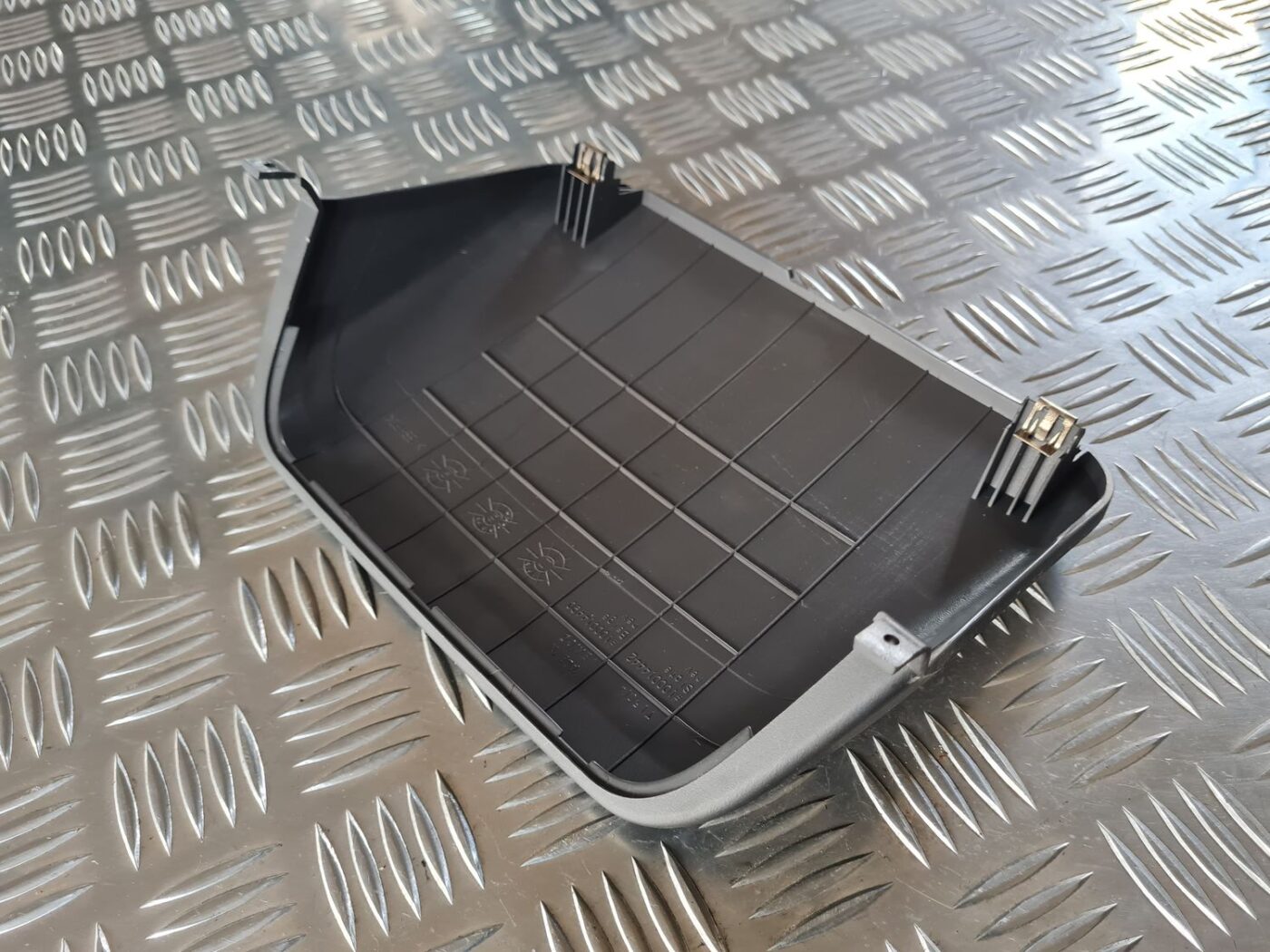 Displeja apdare (uz paneļa) priekš DODGE JOURNEY 2010 4 Displeja apdare (uz paneļa) priekš DODGE JOURNEY 2010