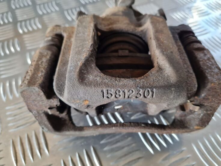 Aizmugurējais kreisais suports priekš DODGE JOURNEY 2010