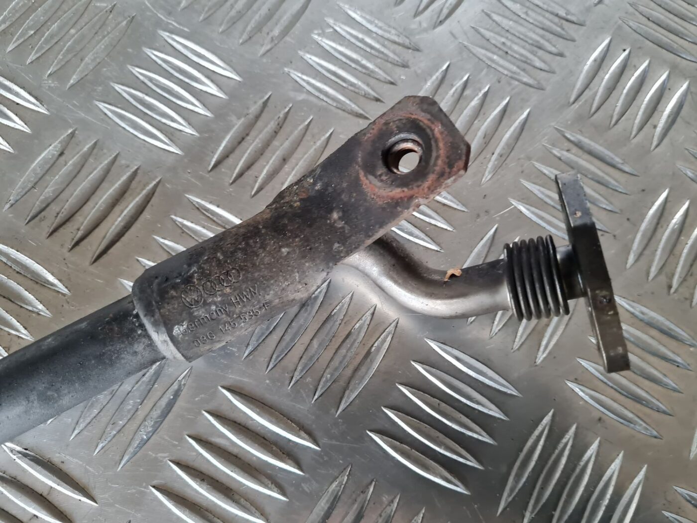 Eļļas uzpildīšanas caurule priekš DODGE JOURNEY 2010 4 Eļļas uzpildīšanas caurule priekš DODGE JOURNEY 2010