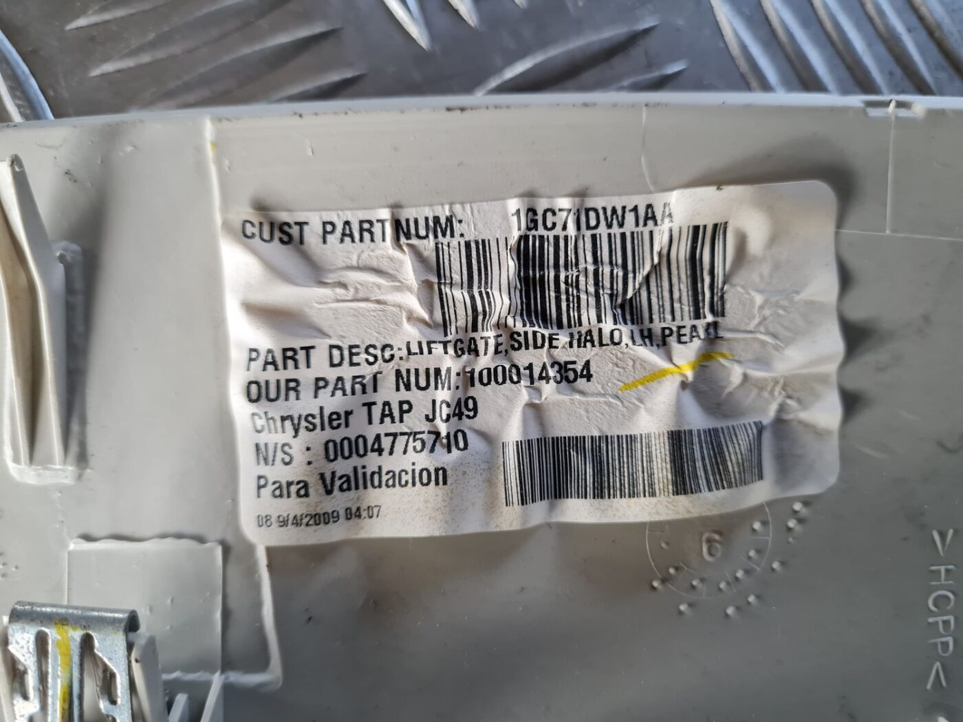 Bagāžnieka vāka apdare priekš DODGE JOURNEY 2010 4 Bagāžnieka vāka apdare priekš DODGE JOURNEY 2010