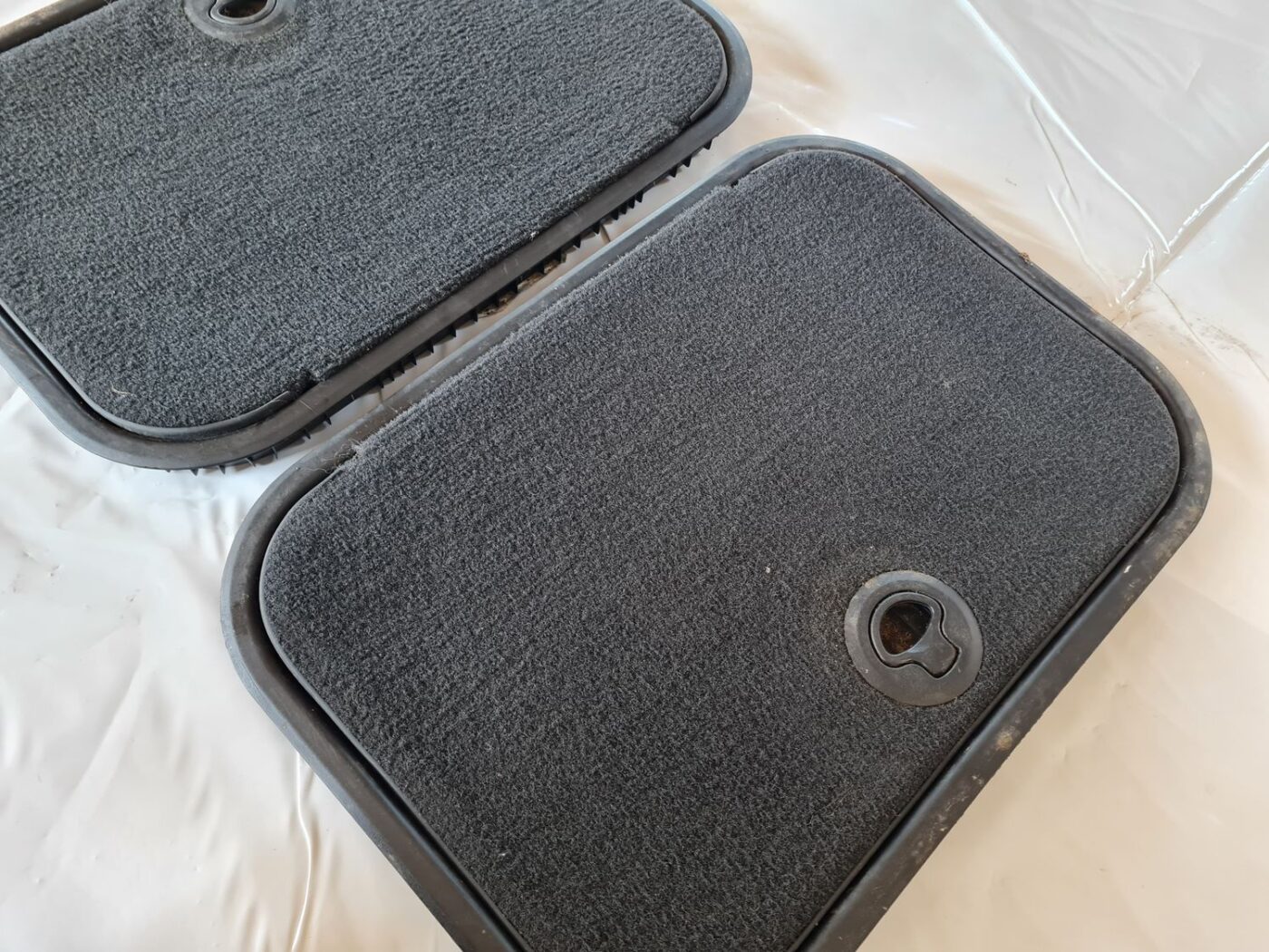 Mantu glabāšanas nodalījuma vāks priekš DODGE JOURNEY 2010 10 Mantu glabāšanas nodalījuma vāks priekš DODGE JOURNEY 2010