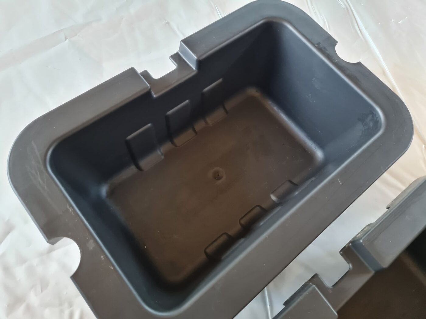 Mantu glabāšanas nodalījums gridā priekš DODGE JOURNEY 2010 7 Mantu glabāšanas nodalījums gridā priekš DODGE JOURNEY 2010