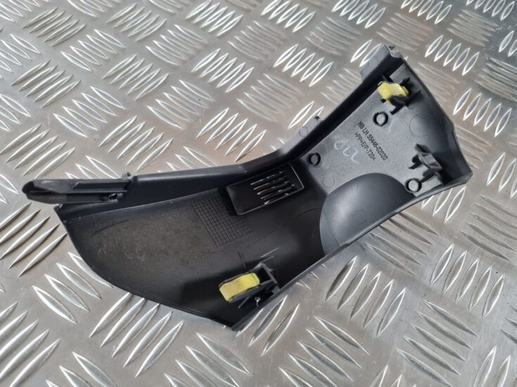 Mērinstrumentu paneļa apdare (zem stūres) priekš TOYOTA AURIS 2007