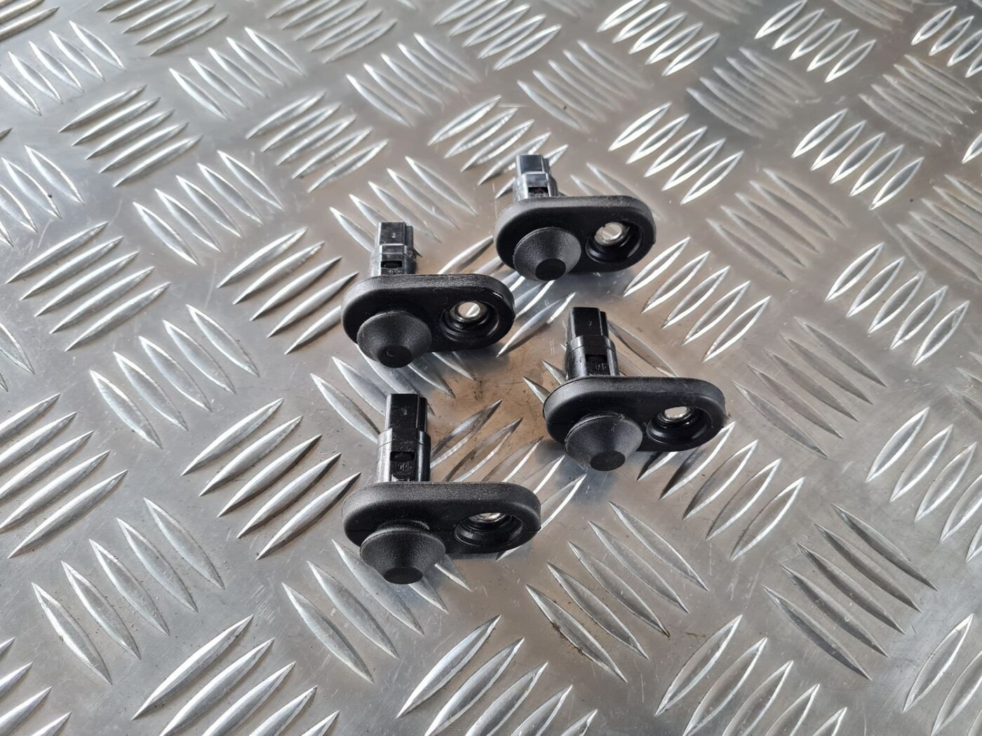 Durvju atvēršanas/aizvēršanas kontakts priekš TOYOTA AURIS 2007 2 Durvju atvēršanas/aizvēršanas kontakts priekš TOYOTA AURIS 2007