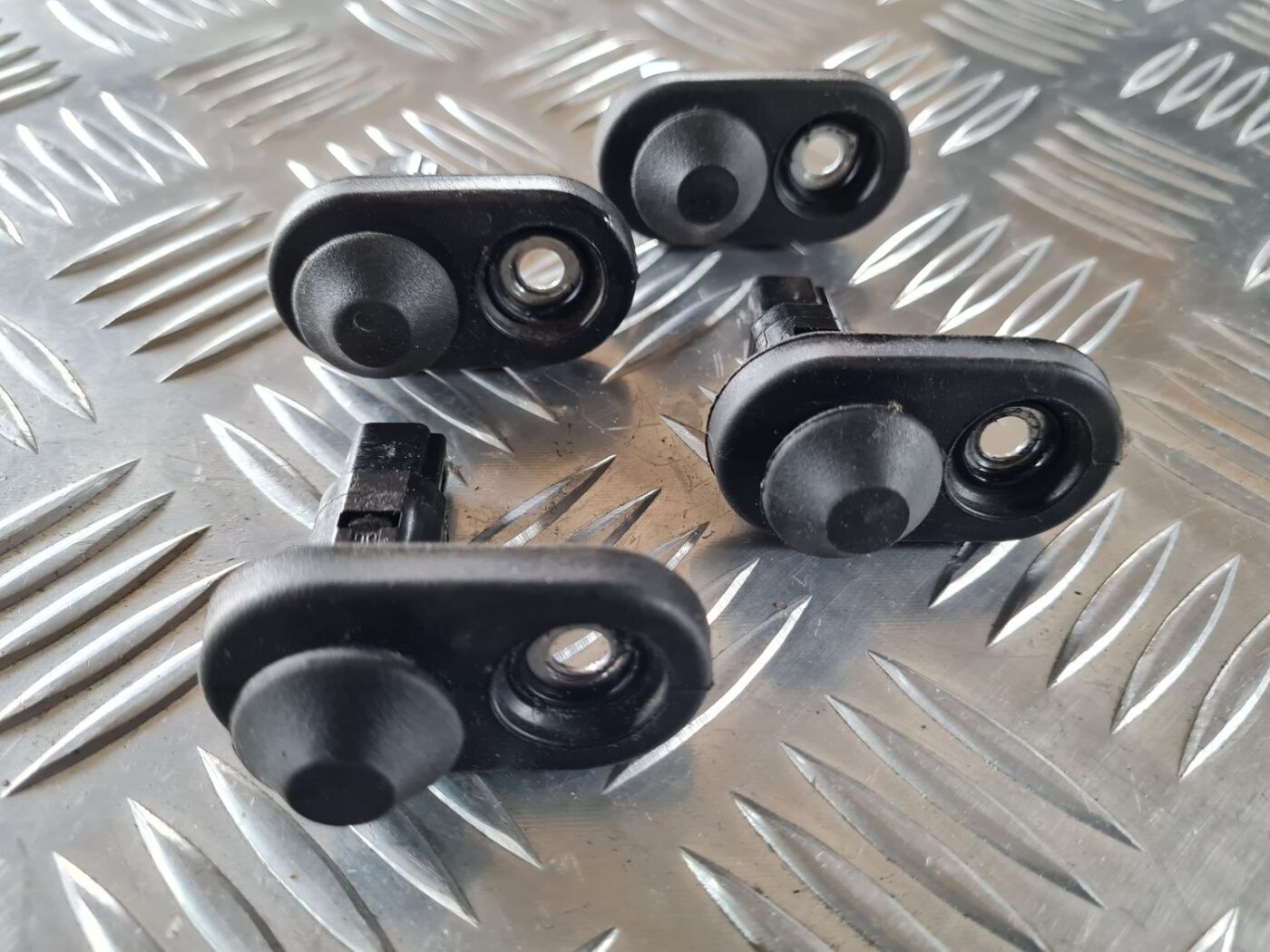 Durvju atvēršanas/aizvēršanas kontakts priekš TOYOTA AURIS 2007 5 Durvju atvēršanas/aizvēršanas kontakts priekš TOYOTA AURIS 2007