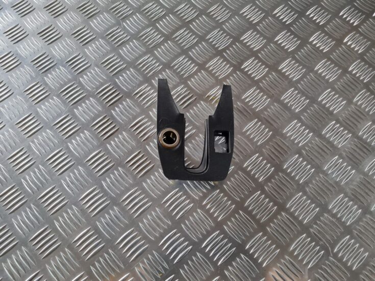 Centrālās konsoles dekoratīvais rāmis priekš TOYOTA AURIS 2007