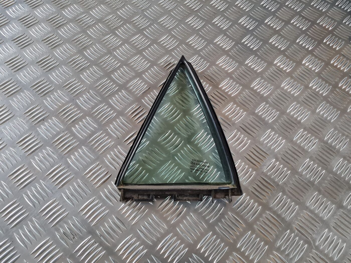 Kreiso durvju stūra stikls priekš TOYOTA AURIS 2007 1 Kreiso durvju stūra stikls priekš TOYOTA AURIS 2007