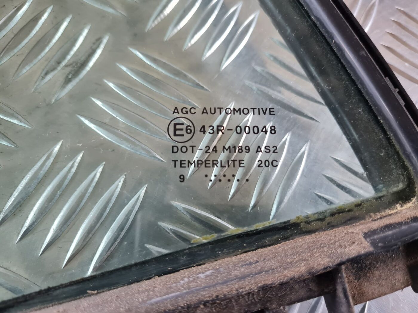 Kreiso durvju stūra stikls priekš TOYOTA AURIS 2007 2 Kreiso durvju stūra stikls priekš TOYOTA AURIS 2007