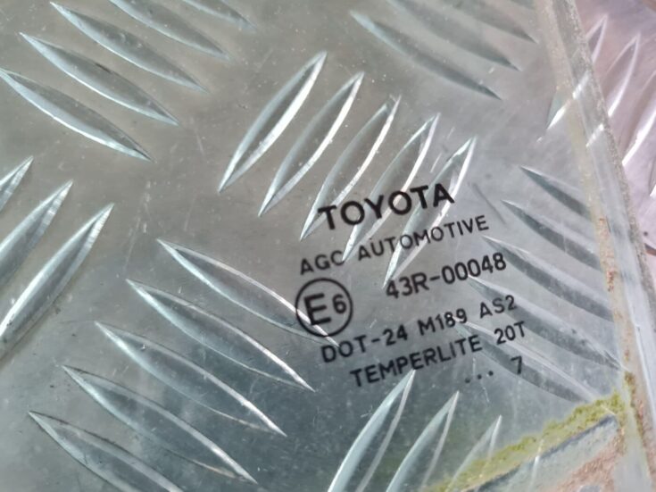 Aizmugurējo kreiso durvju stikls priekš TOYOTA AURIS 2007
