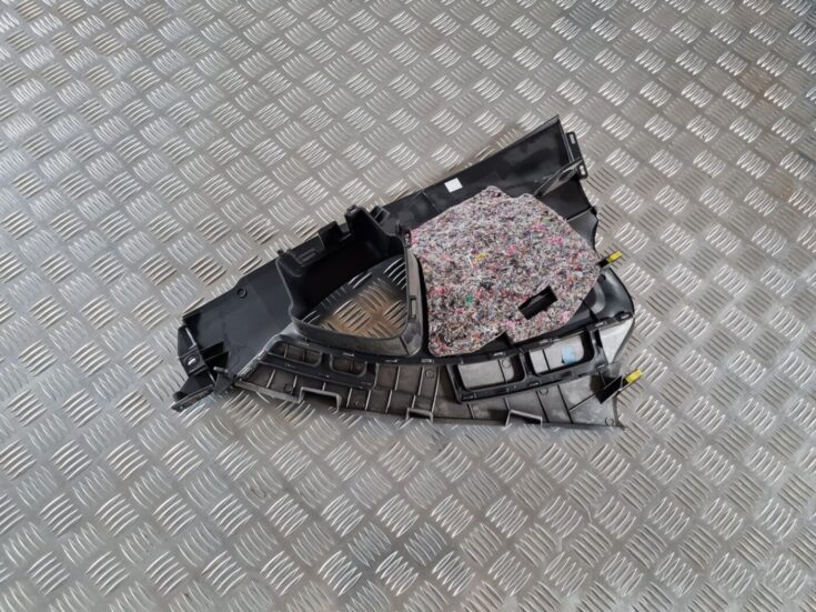 Centrālās konsoles (apdares) sānu panelis priekš TOYOTA AURIS 2007